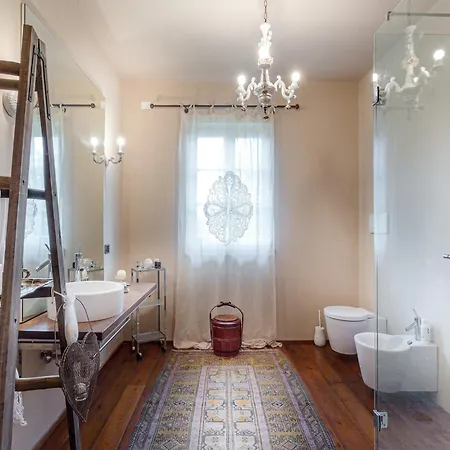 Family Vintage In Villa Capannori