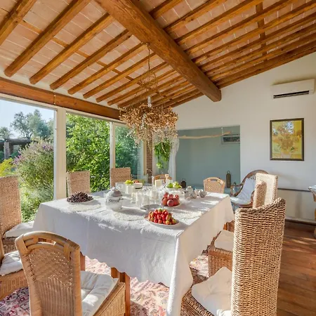 Family Vintage In Villa *